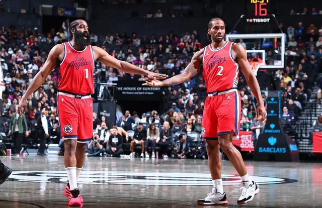 开云综合娱乐-快船欲填补鲍威尔空缺盯上3将 祖巴茨去绿军换西蒙斯?