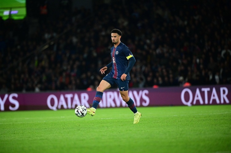 开云体育官网-扎伊尔·埃梅里：很享受在巴黎踢球的感觉，我的跑动对抗仍需提高